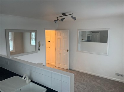 1 Bed Flat, St. Lukes Road, SL6
