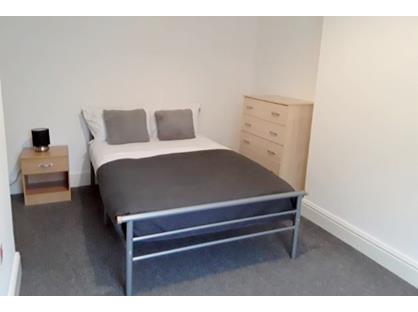 Room in a Shared House, Church Walk, S80