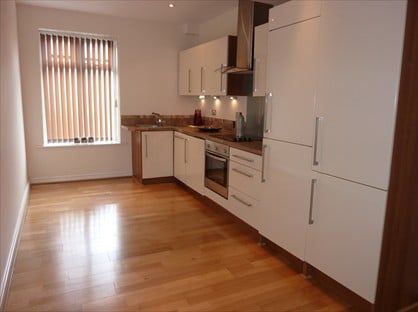 2 Bed Flat, Bryanstone Road, BD4