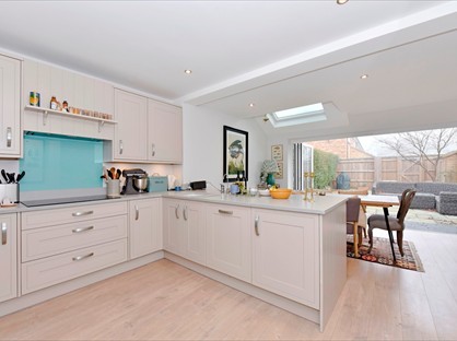 3 Bed End Terrace, Horseshoe Crescent, HP9