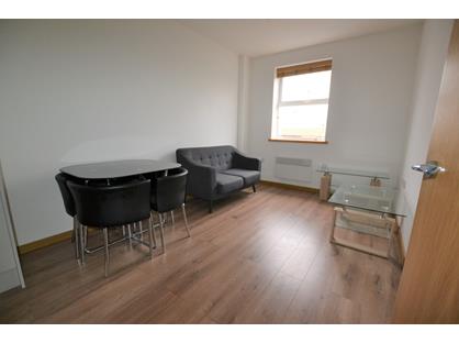 2 Bed Flat, Stonehill Green, SN5