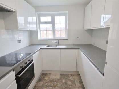 2 Bed Flat, Waters Drive, TW18