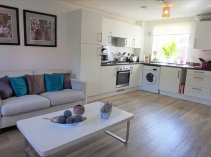 2 Bed Flat, Griffin Close, BH21