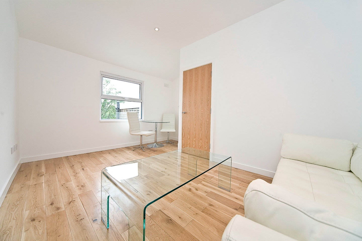 London 2 Bed Flat, Loftus Road, W12 To Rent Now for £2,275.00 p/m