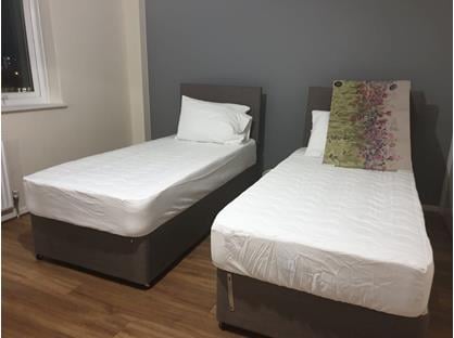 Room in a Shared Flat, Hillview, CR4