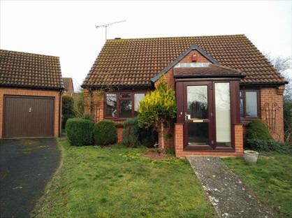 2 Bed Bungalow, Parsley Close, RG6