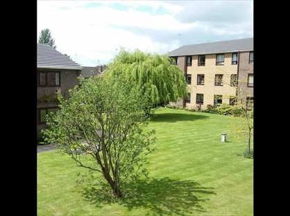 2 Bed Flat, Plumley Close, CH3