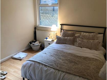 Room in a Shared House, Hamilton Road, SW19