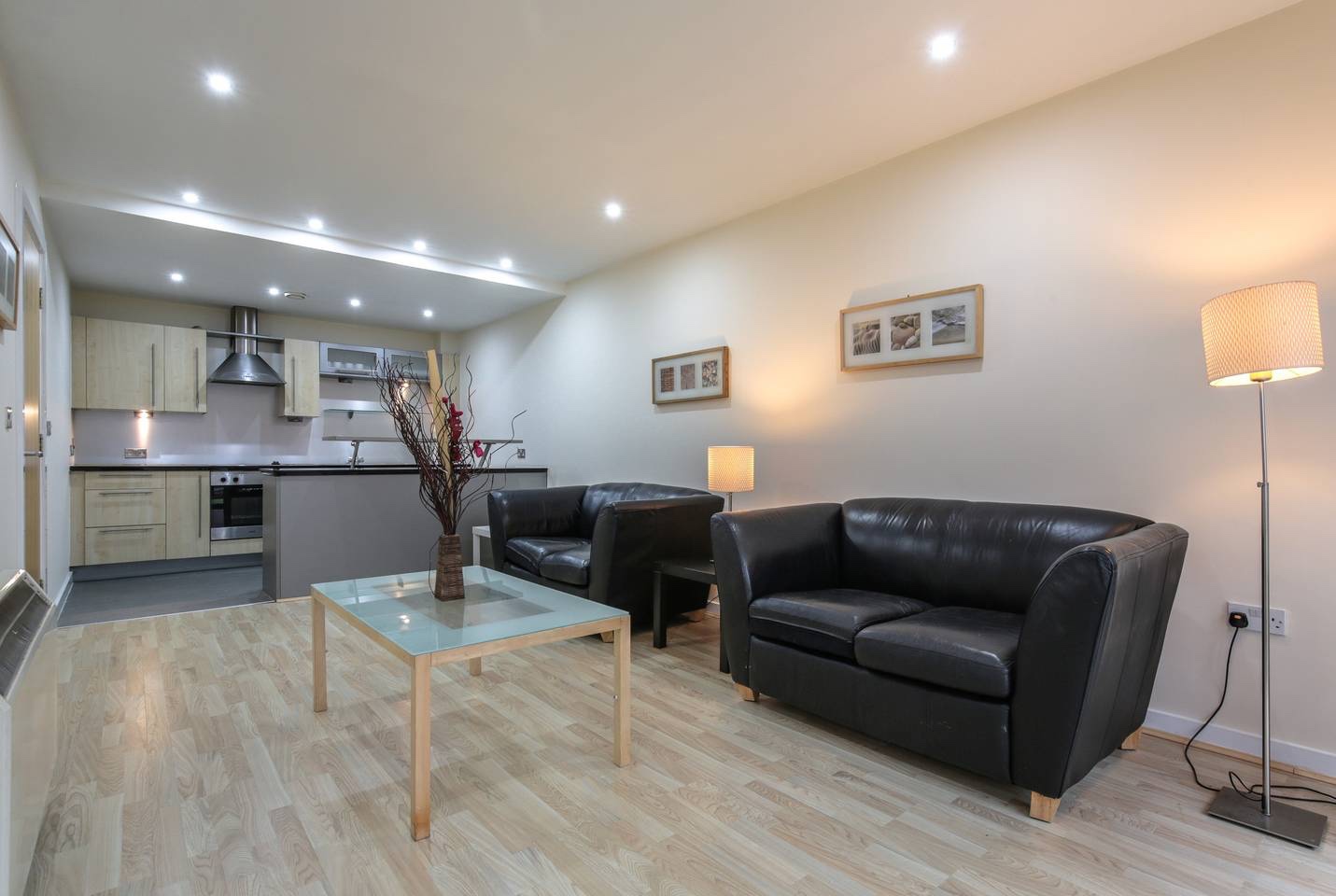 2 Bed Flat, Pall Mall, L3 photo 4