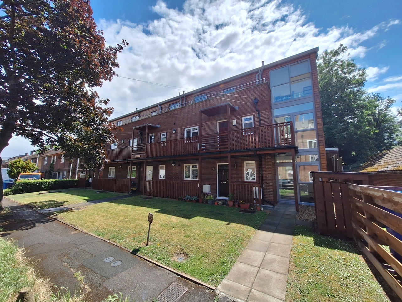 Maidenhead 1 Bed Flat, Courtlands, SL6 To Rent Now for £925.00 p/m