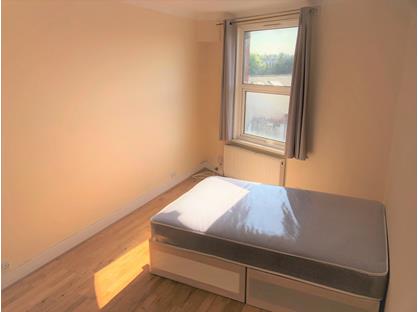 Room in a Shared House, Durnsford Road, SW19