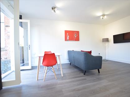 2 Bed Flat, Barony Court, CW5