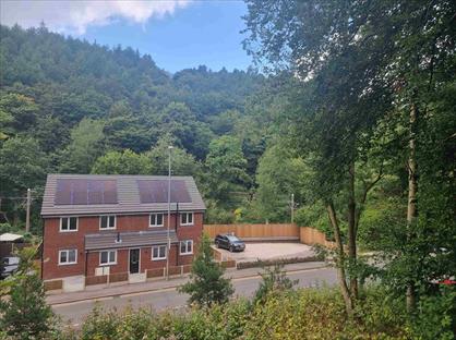 3 Bed Semi-Detached House, Milnrow Road, OL2