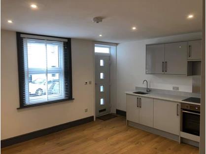 1 Bed Flat, Queens Rd, RH19