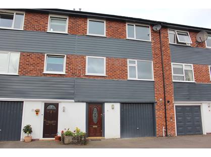 3 Bed Terraced House, Sunnybank, SK9