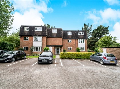 2 Bed Flat, St. Georges Road, GU9
