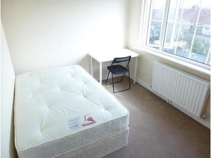 Room in a Shared House, Titchfield Road, SM5