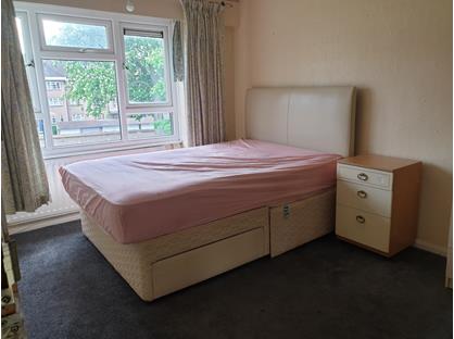 Room in a Shared House, Denmark Gardens, SM5