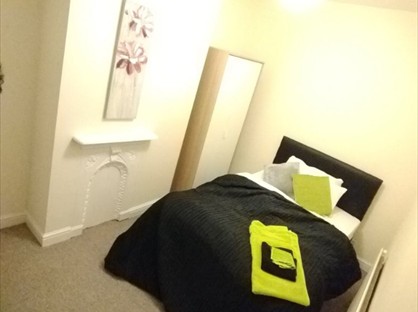 Room in a Shared House, Borneo Street, WS4