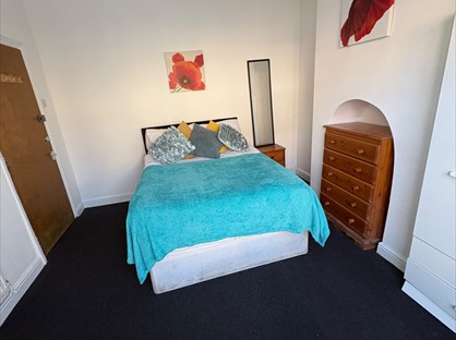 Room in a Shared House, Borneo Street, WS4