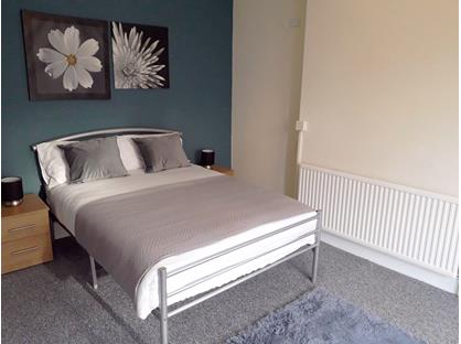 Room in a Shared House, Market Street, S80