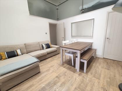 1 Bed Flat, Commercial Road, E14