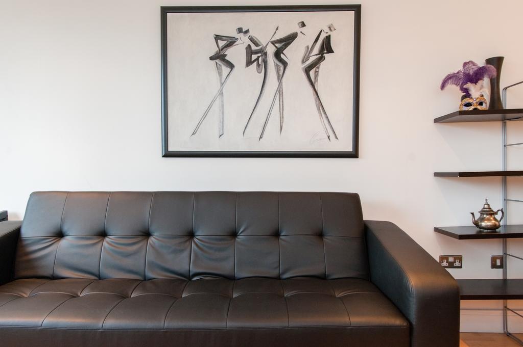 2 Bed Flat, City Walk, SE1 photo 3