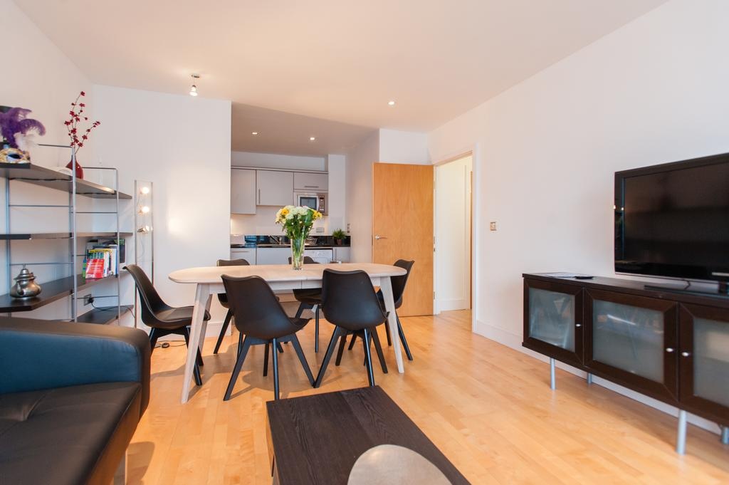 2 Bed Flat, City Walk, SE1 photo 4