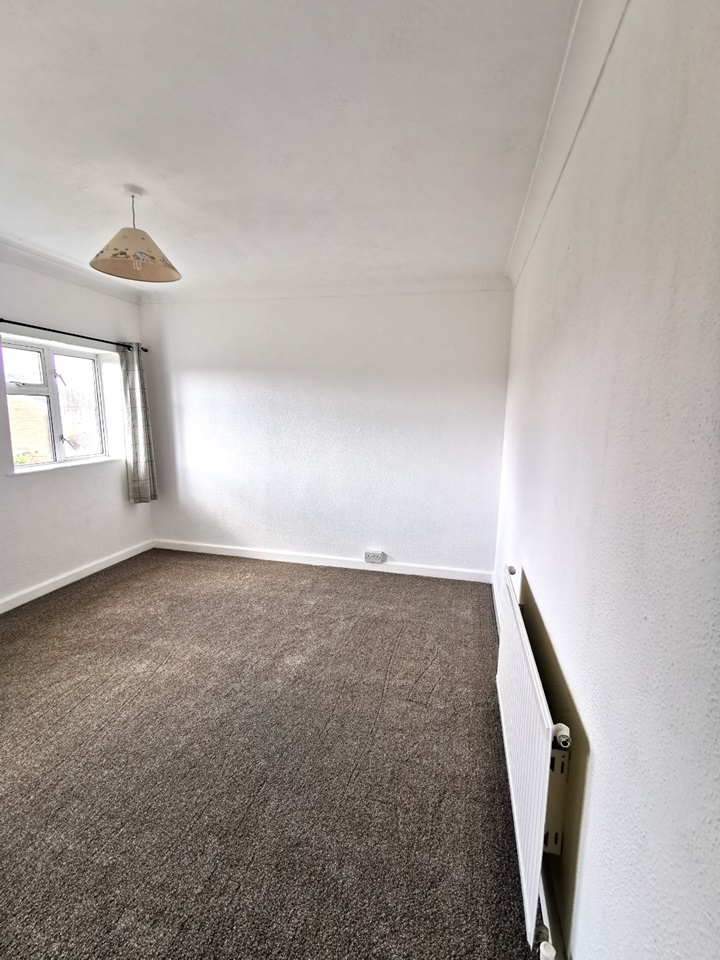 Guildford - 3 Bed Semi-Detached House, Finches Rise, GU1 - To Rent Now ...