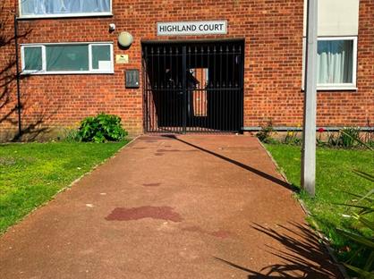 Room in a Shared Flat, Highland Court, E18