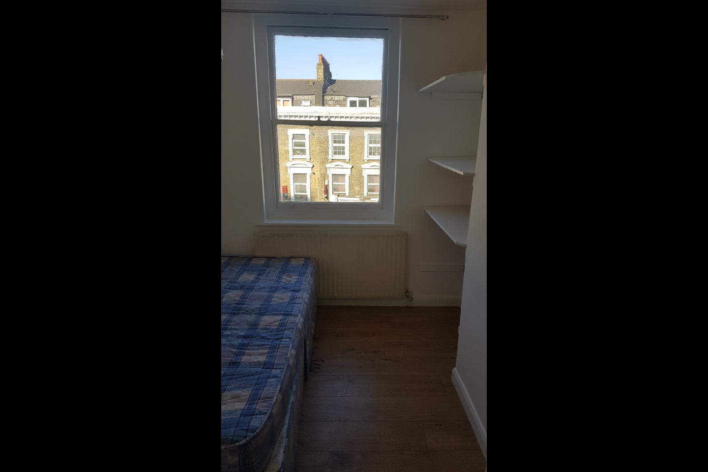 2 Bed Flat, Kingsland Road, E8 photo 2