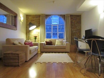 2 Bed Flat, Hopton Road, SE18