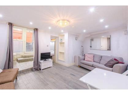 1 Bed Maisonette, Orlop Street, SE10