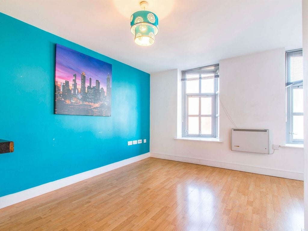 2 Bed Flat, Melbourne Street, LS27 photo 4