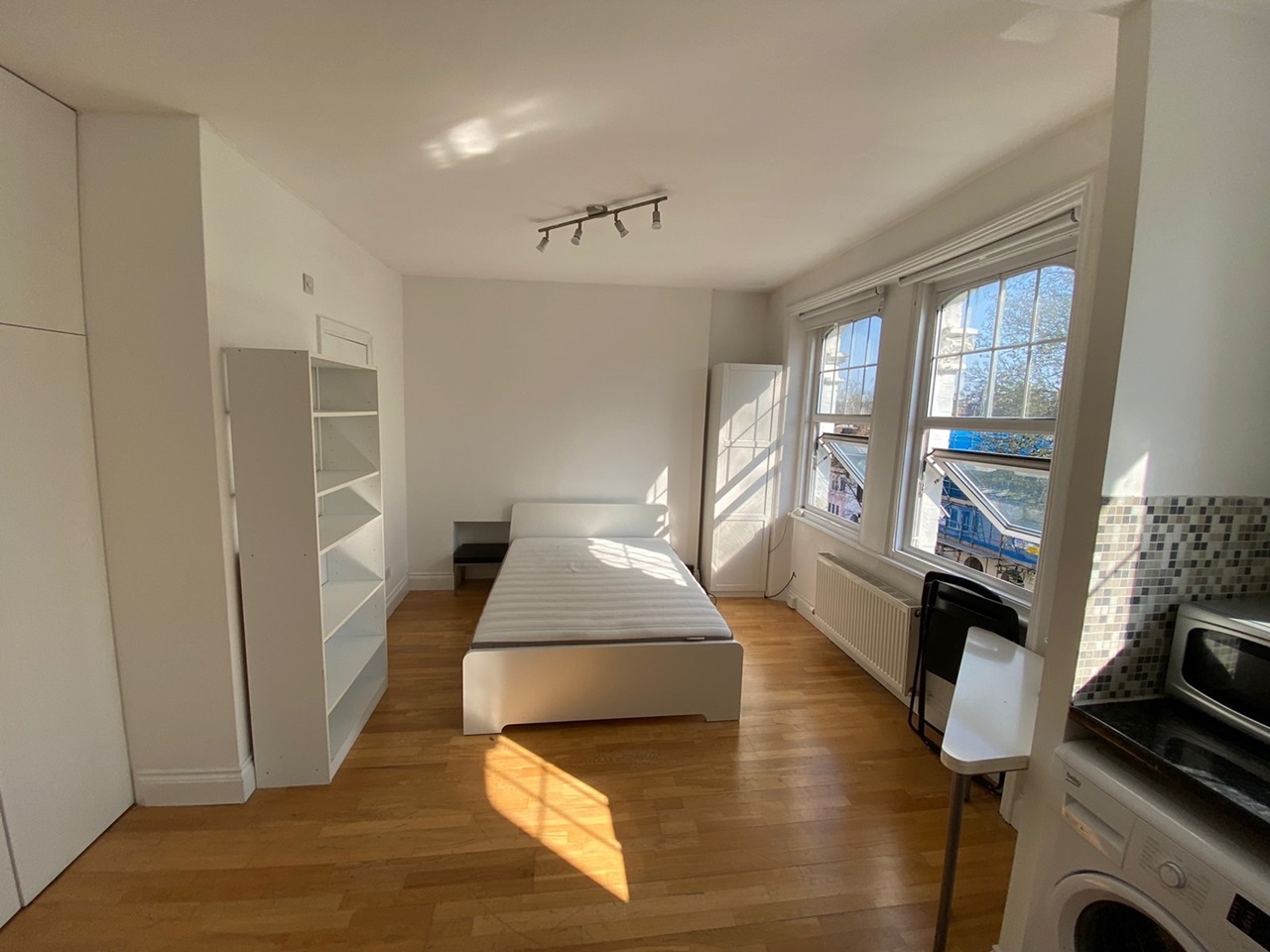 London Studio Flat, Barons Court Road, W14 To Rent Now for £1,300.