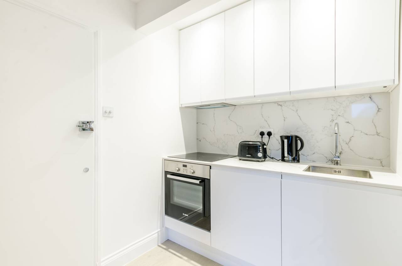 Studio Flat, Talgarth Road, W14 photo 3