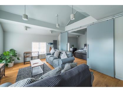 1 Bed Flat, Friday Street, RG9