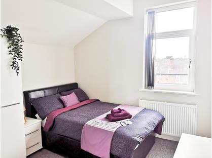 Room in a Shared House, Barton Road, M32