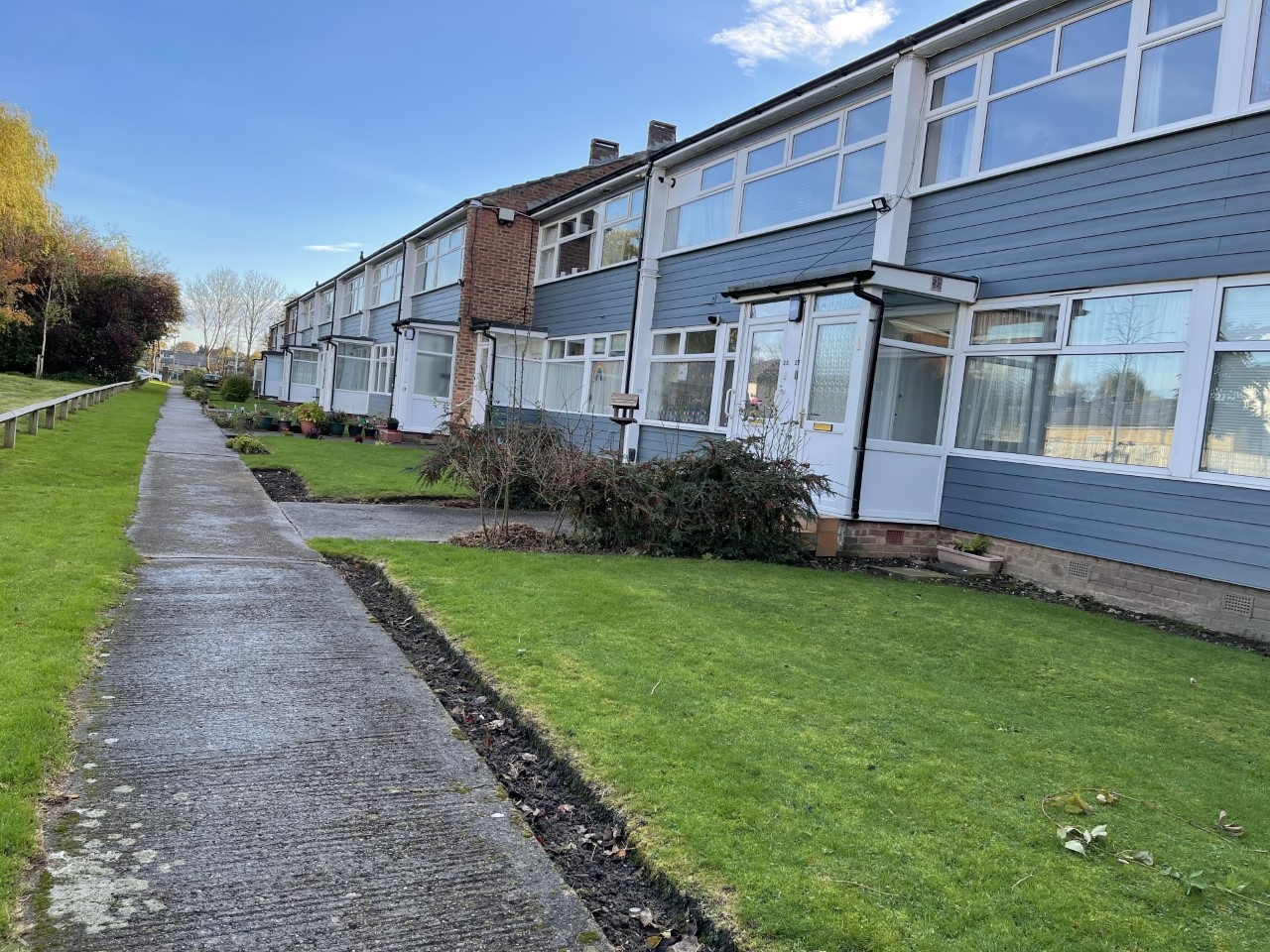 2 Bed Flat, High Moor Court, LS17, N1 7GU