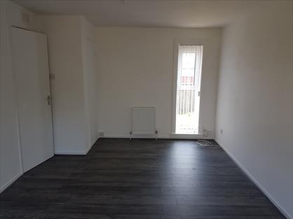 3 Bed Terraced House, Montrose Avenue, PA14