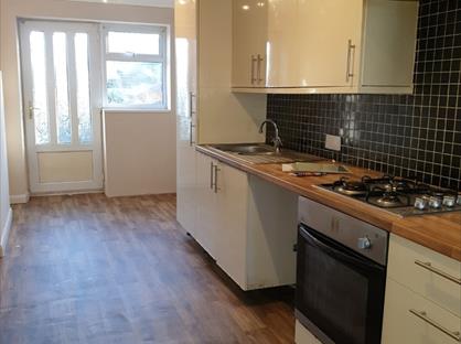 4 Bed Semi-Detached House, Hesley Grange, S61