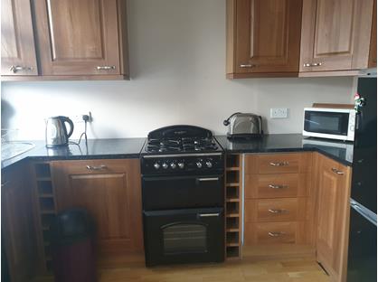 2 Bed Flat, Woodside Place, LS4