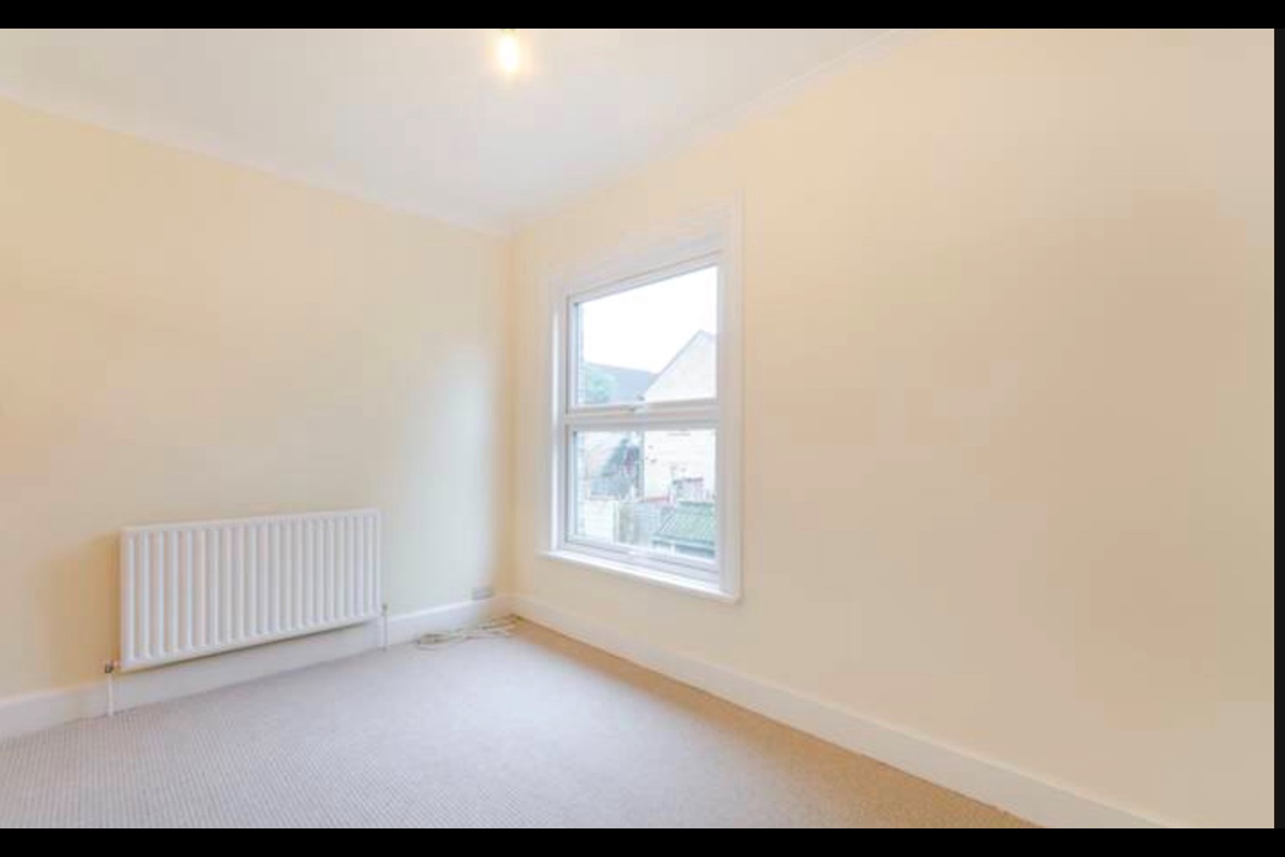 London - Studio Flat, Werndee Road, SE25 - To Rent Now for £1,000.00 p/m