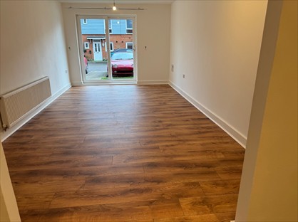 2 Bed Flat, Nutfield Court, RH1