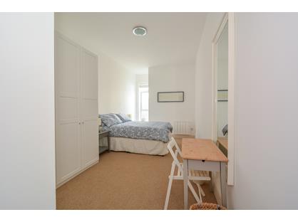 1 Bed Flat, Commercial Road, E14