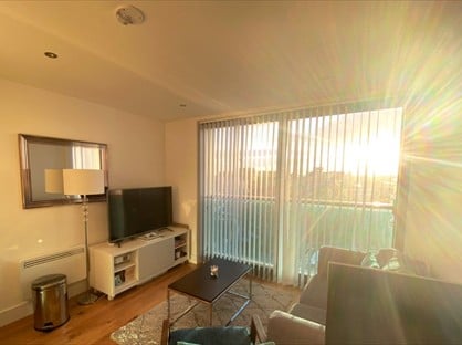 Studio Flat, Station Road, UB3