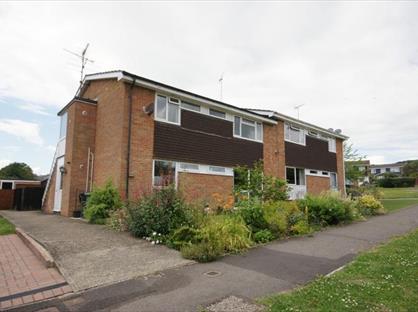 2 Bed Maisonette, Plovers Way, GU34