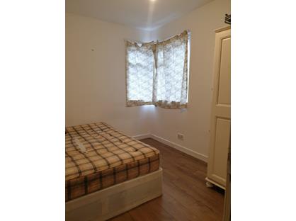 Room in a Shared House, Knightwood Crescent, KT3