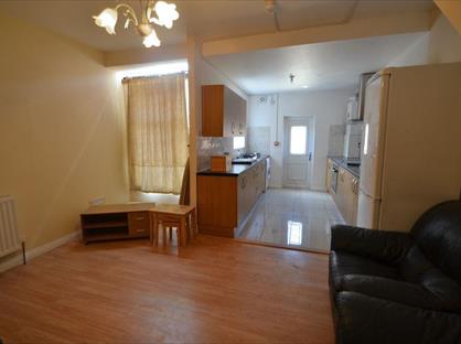 Room in a Shared House, Littleton Road, M7