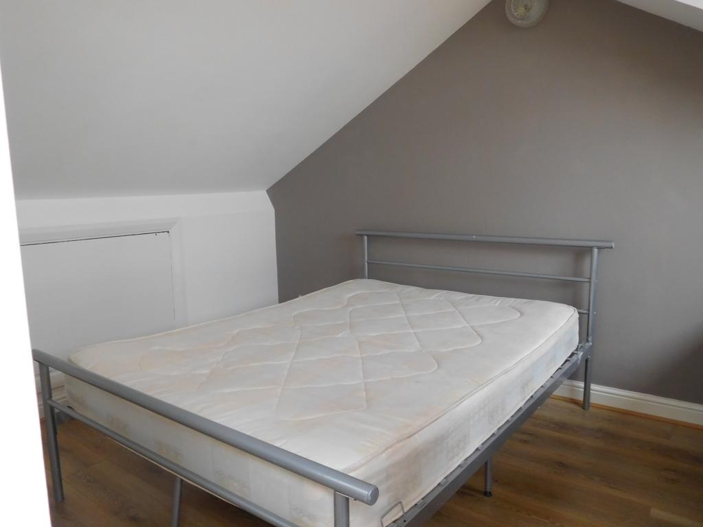 2 Bed Flat, Romilly Road, N4 photo 2